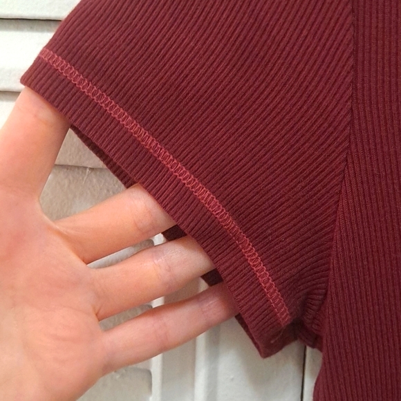 Burgundy Splendid Tshirt, Size small - Picture 3 of 5